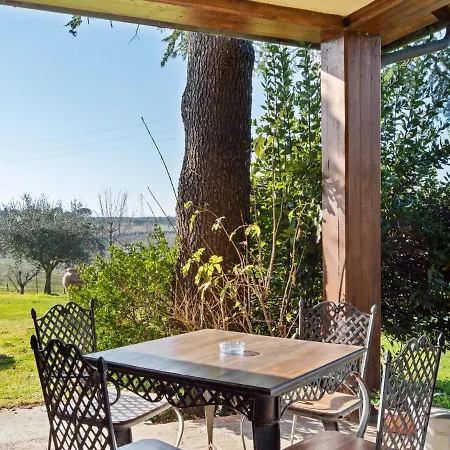 Dom wakacyjny Pretty In Castiglione Del With Garden *